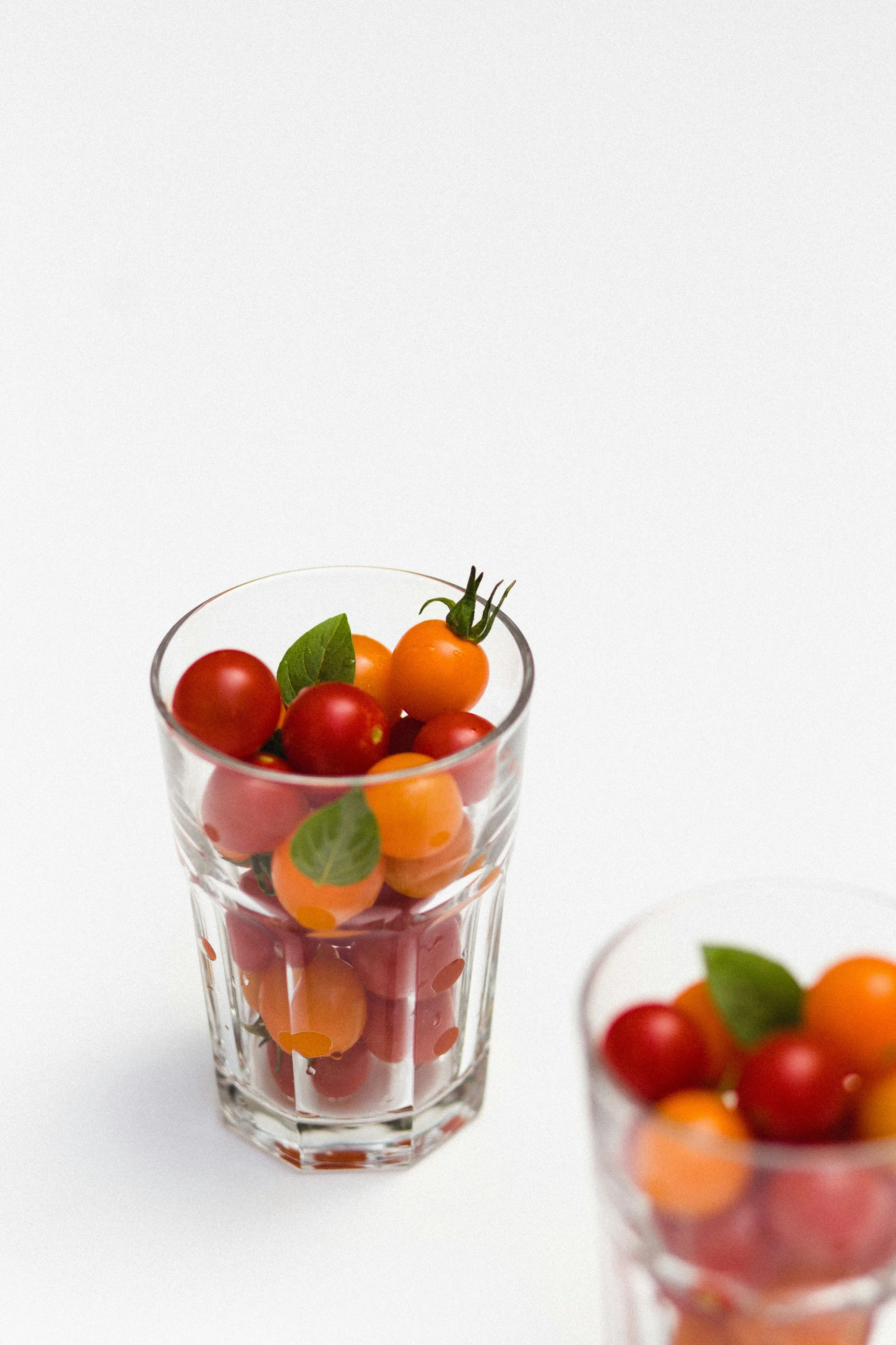 image about القوة الحمراء: استكشاف الفوائد الصحية للبندورة (Solanum lycopersicum) ودورها في تعزيز صحة القلب والوقاية من السرطان.