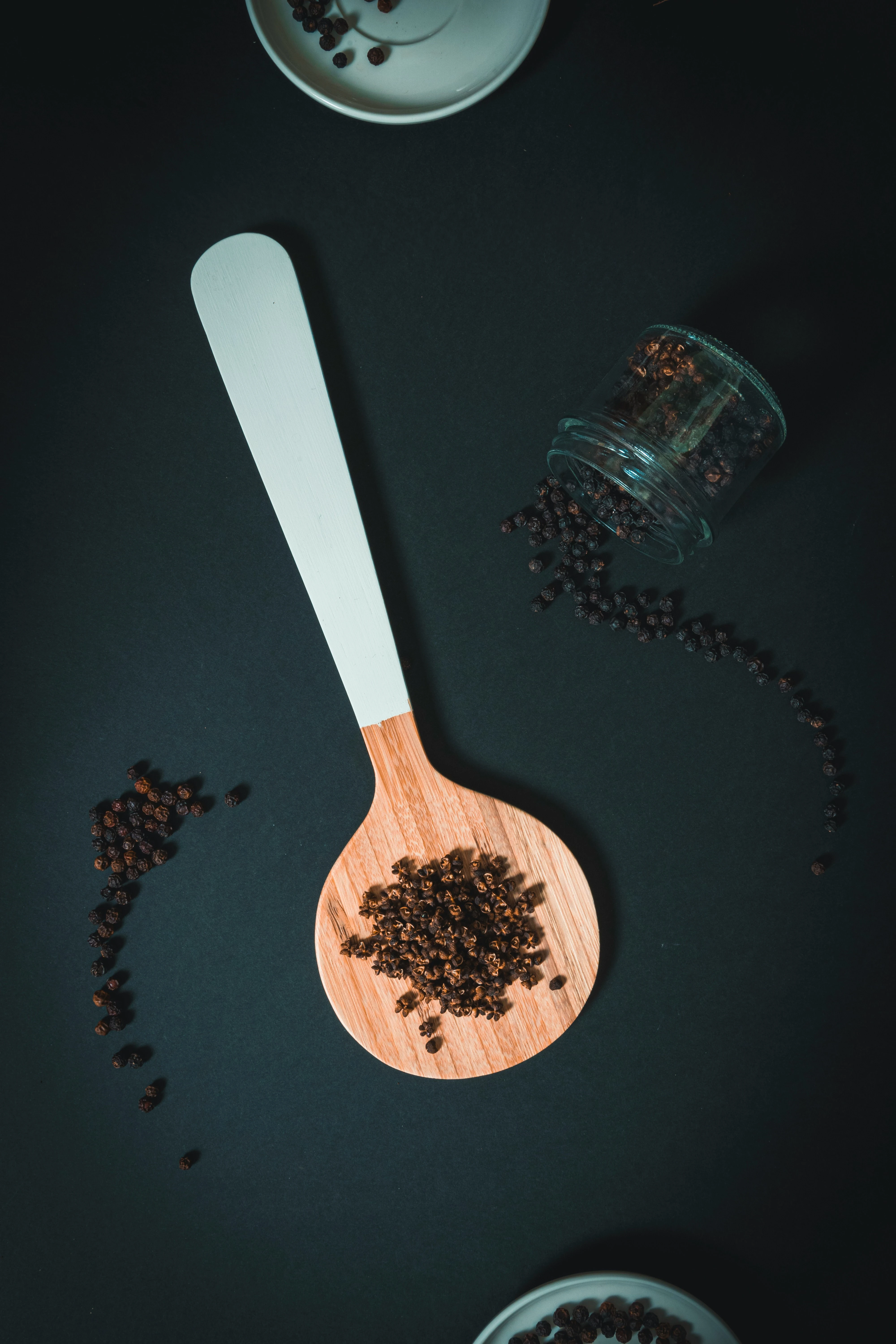 image about نضارة من وحي الطبيعة: كيف يساهم زيت حبة البركة في علاج مشاكل البشرة وتقوية الشعر؟