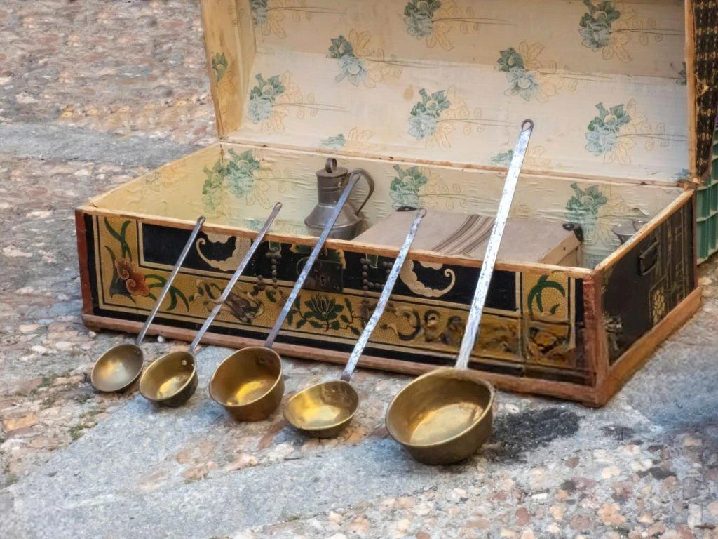 image about سفير العصور: النحاس ودوره المحوري في تشكيل الإرث البشري من الأداة إلى الفن.
