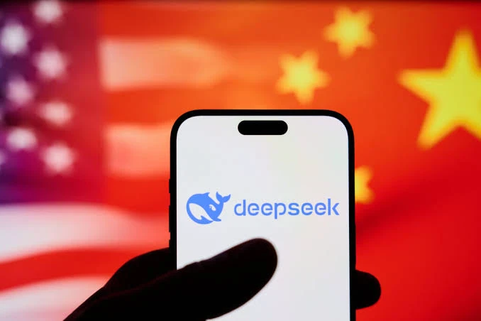 image about الصين تقود ثورة الذكاء الاصطناعي: DeepSeek يتجاوز ChatGPT ويُعيد تشكيل المنافسة العالمية