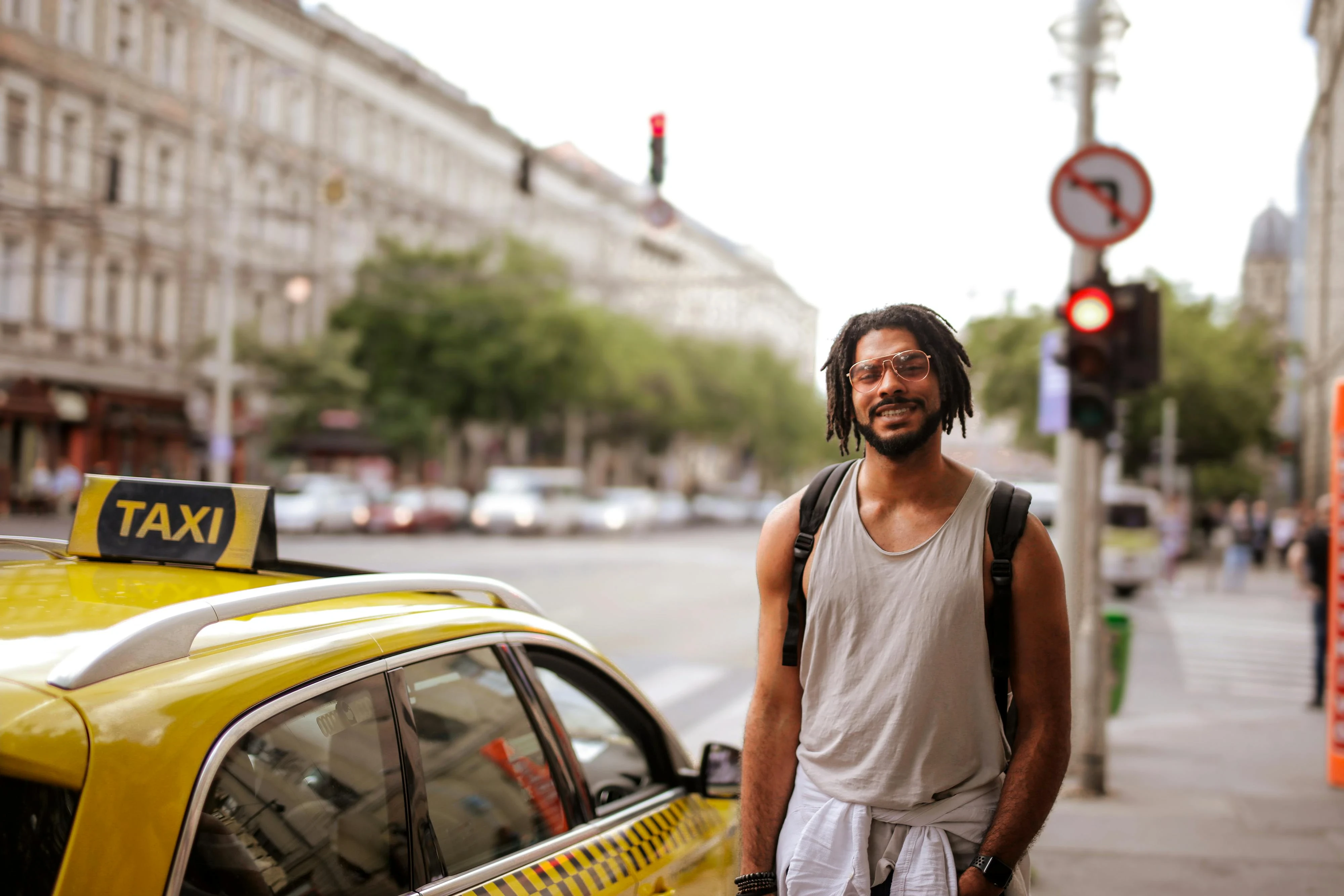 image about ✈️🍽️🚕 دليلك الشامل لأفضل مواقع حجز السفر: من الطيران إلى المطاعم في مكان واحد!