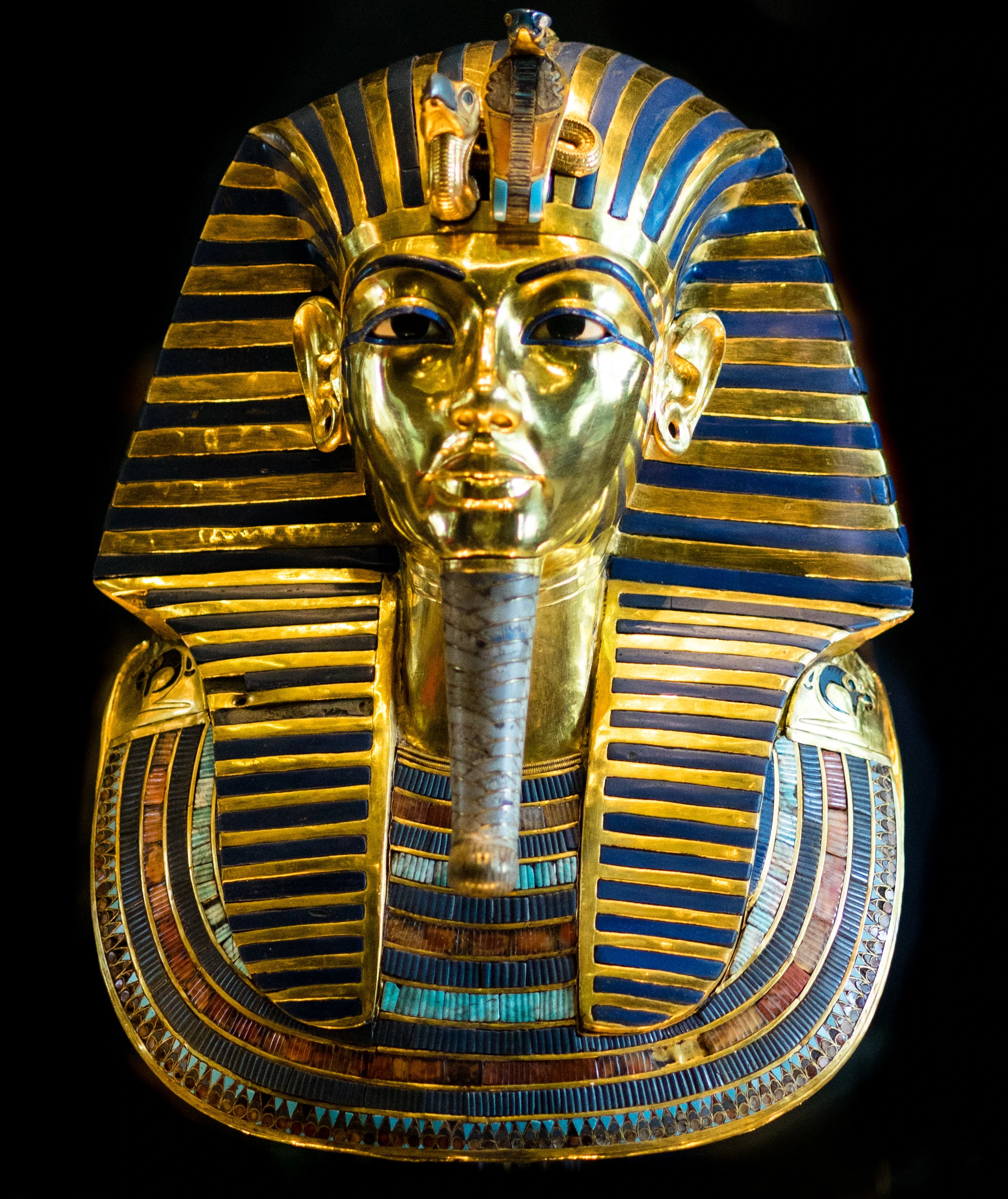 image about الفرعون الذهبي الذي أسر قلوب العالم ( توت عنخ امون)