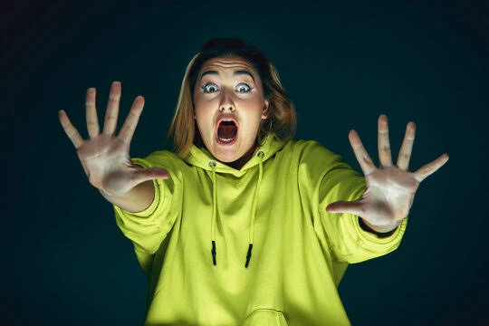 image about بين الخوف والنشوة… هكذا يعيش الإنسان لحظة السقوط