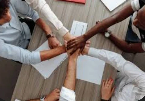image about عمل ومنتجات الأفراد لا يضاهي الشركات الكبيرة: لماذا تظل الشركات الكبرى في الصدارة؟