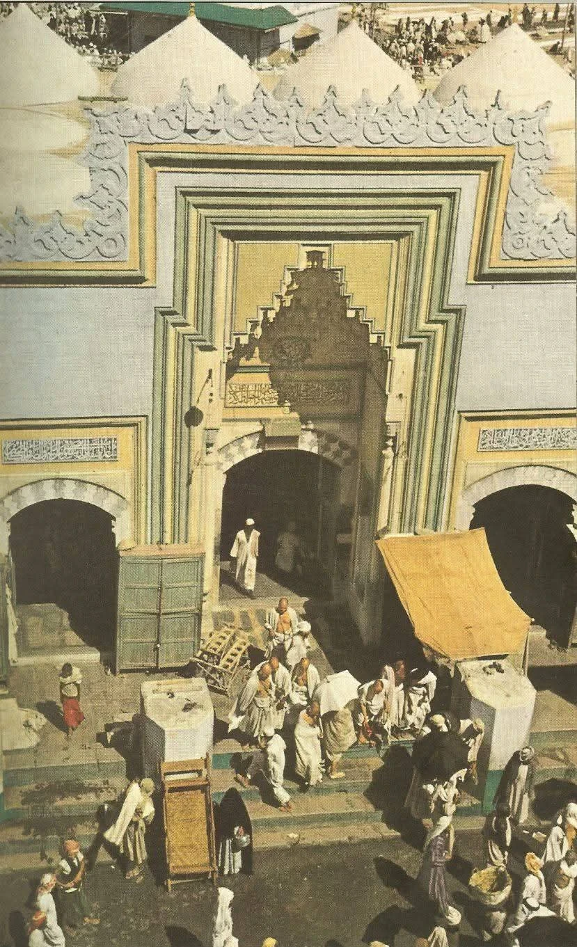 image about  عبد الغفور شيخ: رحلة طالب باكستاني وثّقت الحج بعدسته عام 1953