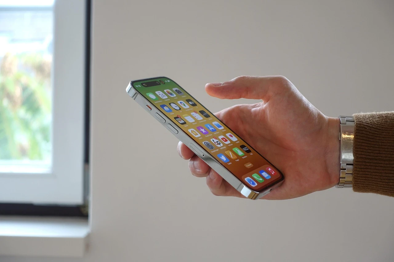 image about مميزات و عيوب ايفون ( iPhone 17 ) _ احدث تسريبات ومراجعه شامله 