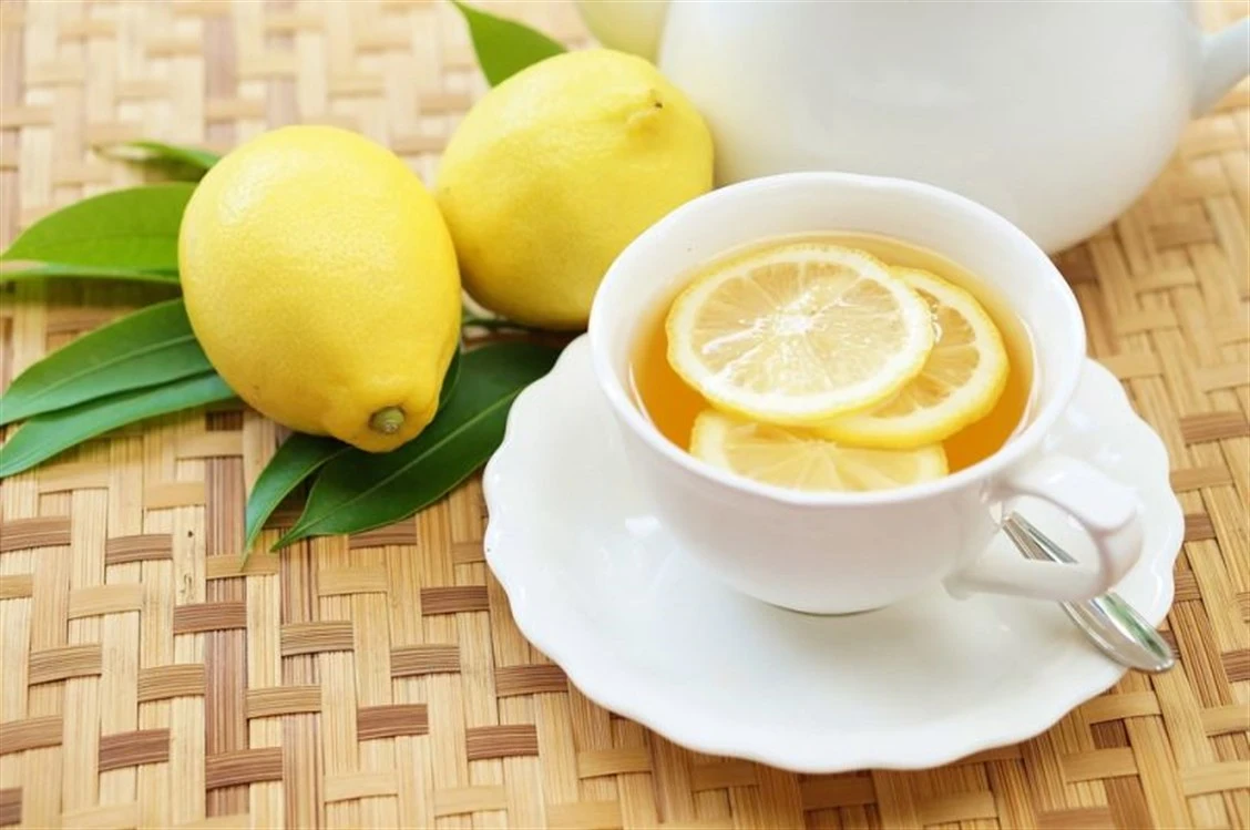 image about مشروبان صحيّان يساعدان على نزول الوزن: الشاي الأخضر بالليمون والقهوة السوداء.