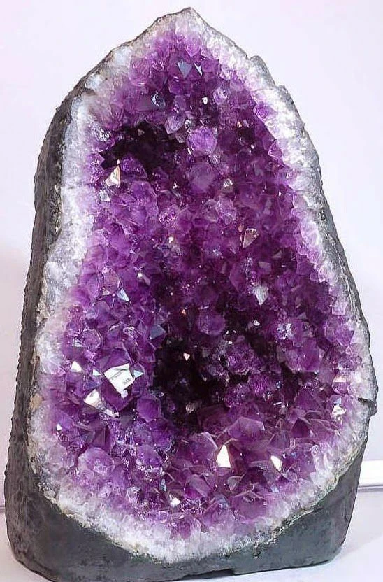 image about حجر الألكسندرايت (Alexandrite)