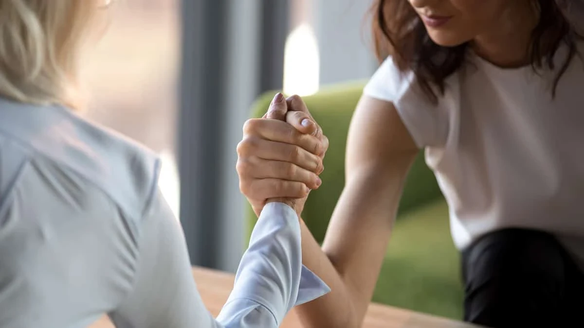 image about كيف نرى مشاكل الآخرين: بين الصديق والإدراك ؟