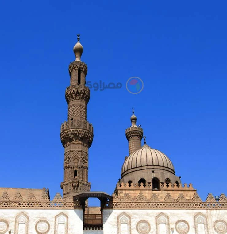 image about الأزهر بين الخوذة والعمامة