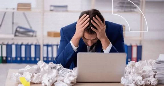 image about لماذا يعمل الكثيرون في مجالات غير مجالات شهاداتهم، ولماذا لا يحققون أحلامهم المهنية؟