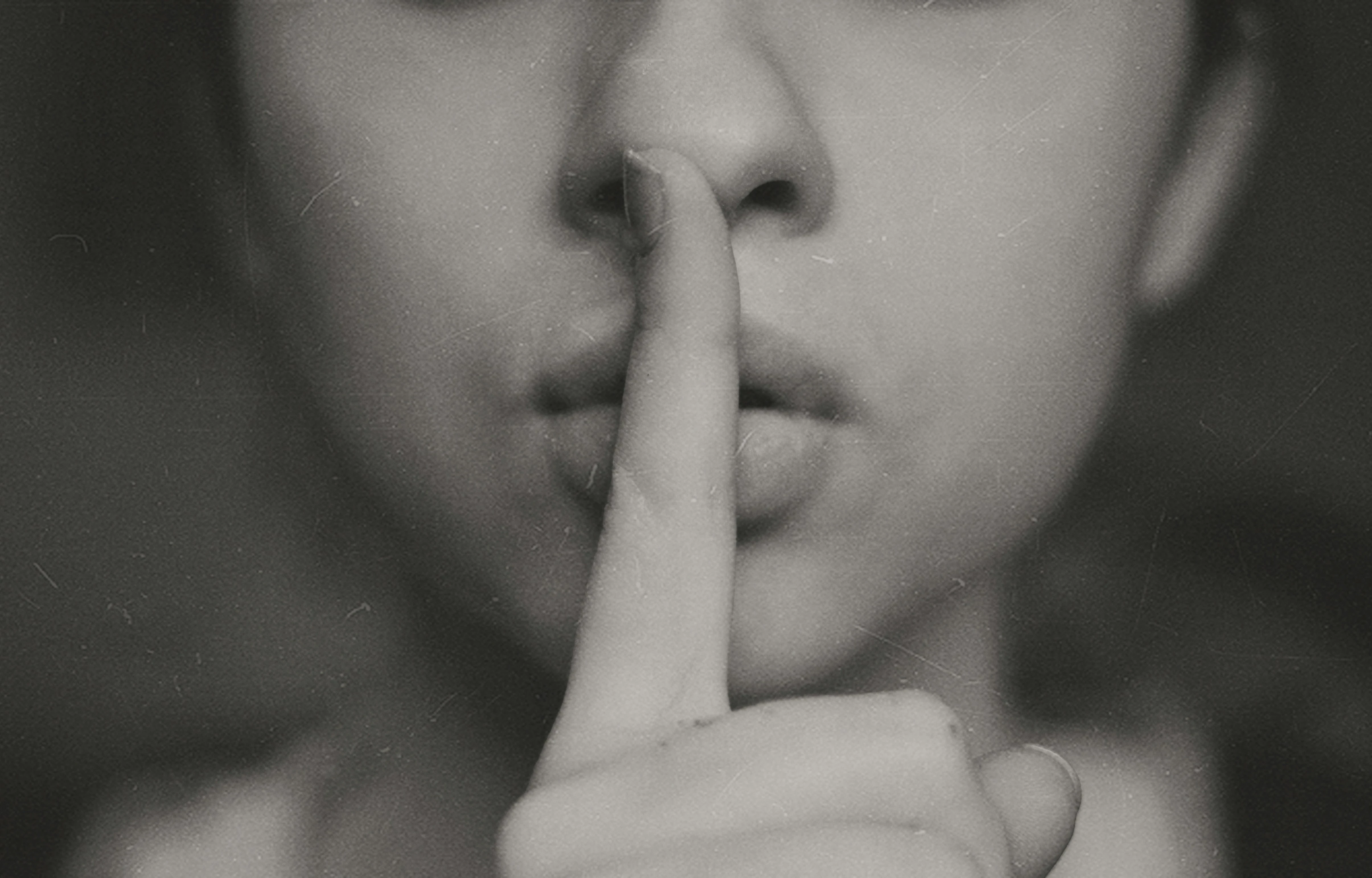 image about قوة الصمت: كيف يمنحك الهدوء طاقة داخلية؟ 