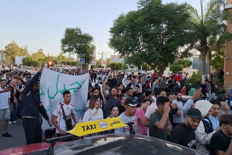 image about  🔴عاجل: المغرب ،أحداث آيت عميرة: احتجاجات تتحول إلى تخريب وحرق سيارات الأمن والدرك