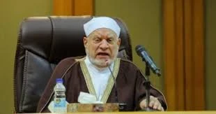 image about لماذا حزن  الرئيس السيسى  لوفاة د. احمد عمر هاشم   وقام بتقبيل راسة فى اكثر من مناسبة