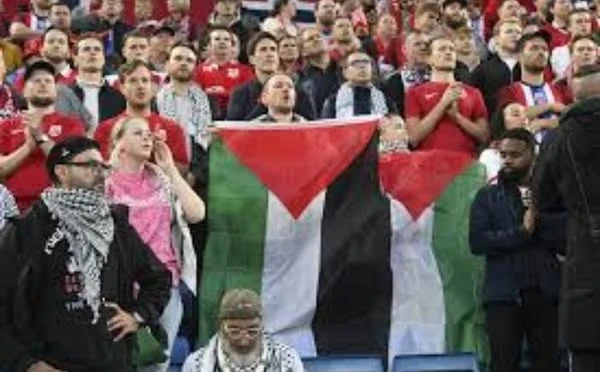 image about مباراة النرويج وإسرائيل (تتحول إلى مظاهرة عالمية لدعم فلسطين في تصفيات كأس العالم 2026)