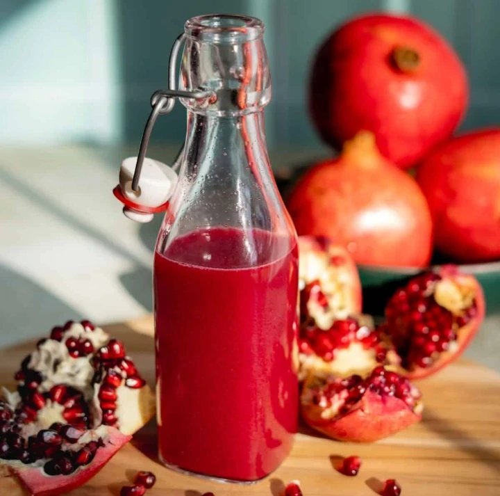 image about 🍷 عصير الرمان: مشروب طبيعي يحمل أسرار الصحة والجمال