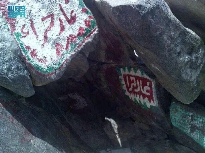 image about من اليتيم إلى نور البشرية: قصة سيدنا محمد ﷺ من النشأة حتى بداية الدعوة