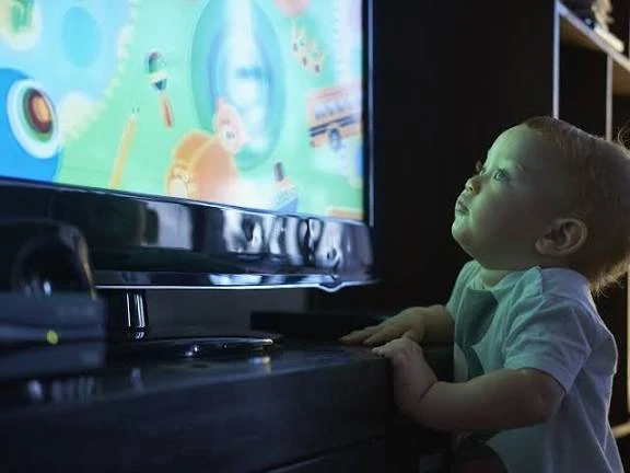 image about التلفزيون والهواتف: سُمٌّ صامت في حياة الأطفال