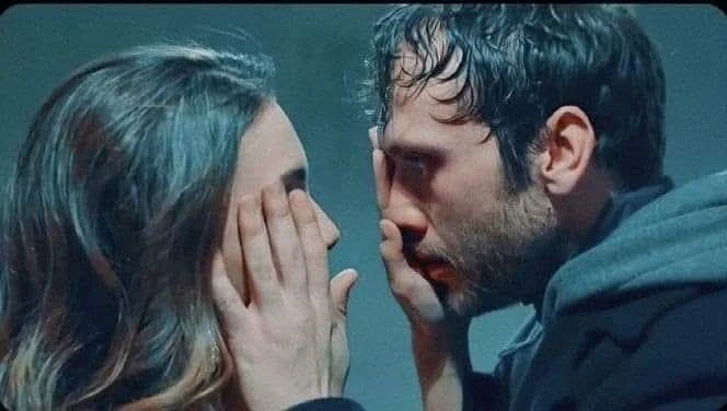 image about  مرآة الإنسان وسحر المشاعر