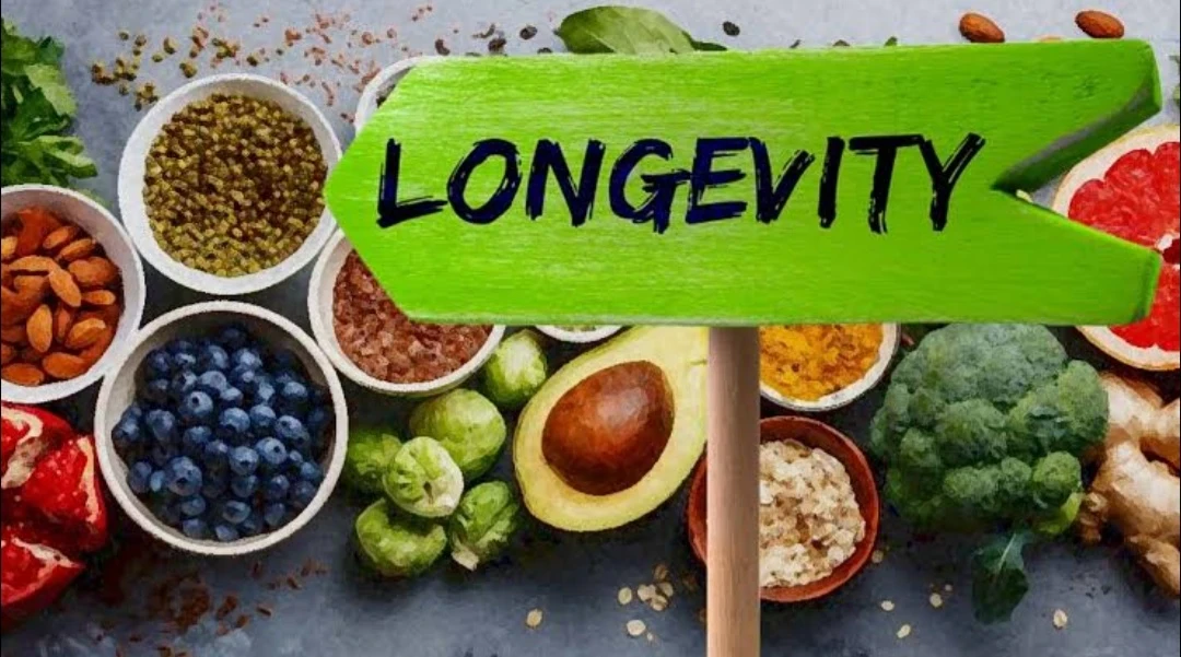 image about الغذاء الذي يطيل العمر: أسرار النظام الغذائي الذكي لإبطاء الشيخوخة وتحسين جودة الحياة