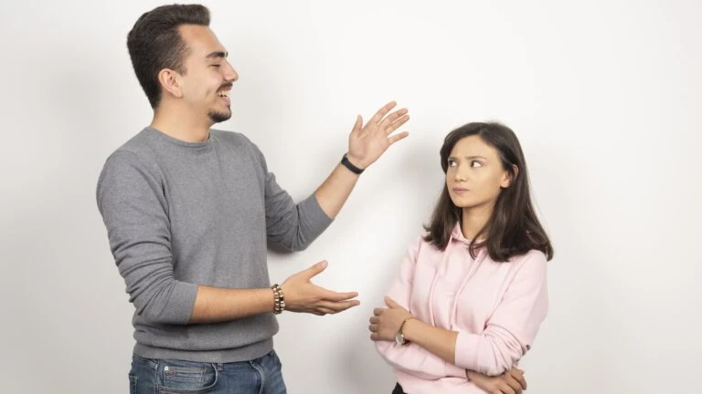 image about لا أحب إظهار المودة في العلن