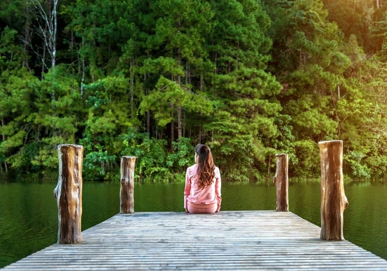 image about ثلاث تأملات موجهة بصوت لتستمتع بها وحدك وتتعلم أن تحب نفسك أكثر.