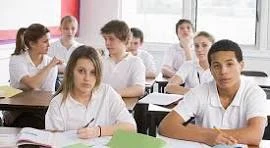 image about التعليم الثانوي في زمن التكنولوجيا: تحديات وفرص