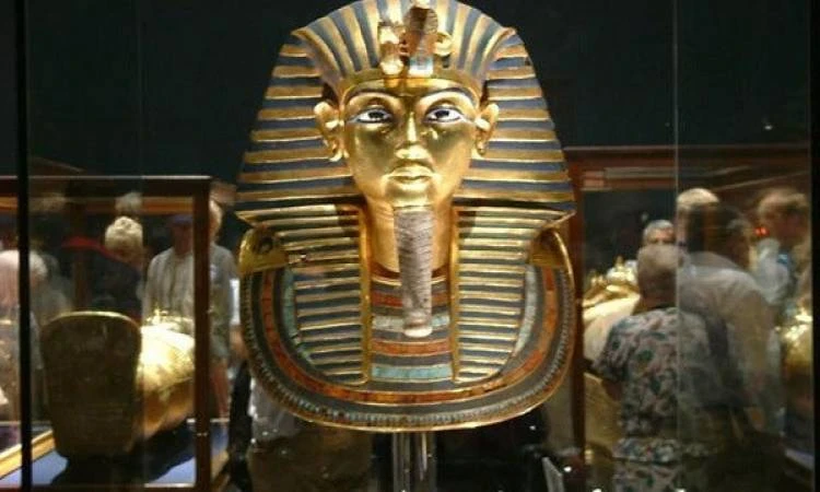 image about أهم القطع الأثريه المعروضه في المتحف المصري الكبير