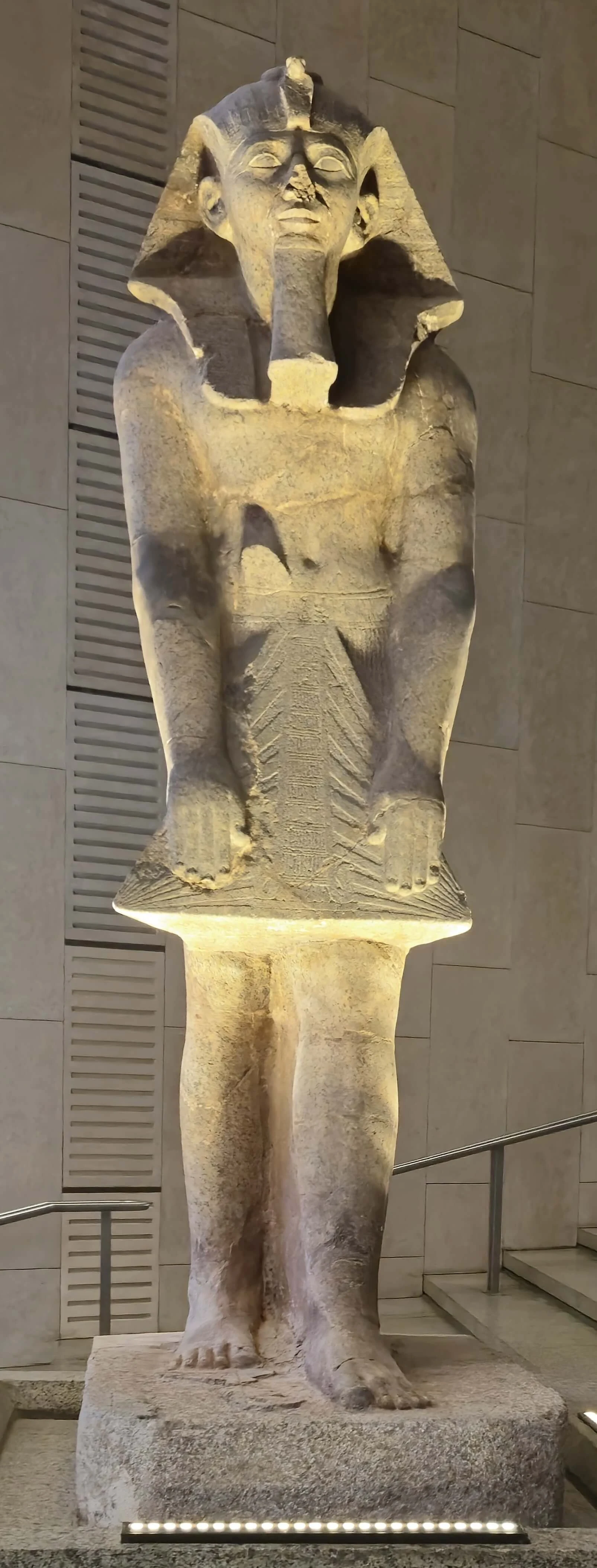 image about أهم القطع الأثريه المعروضه في المتحف المصري الكبير