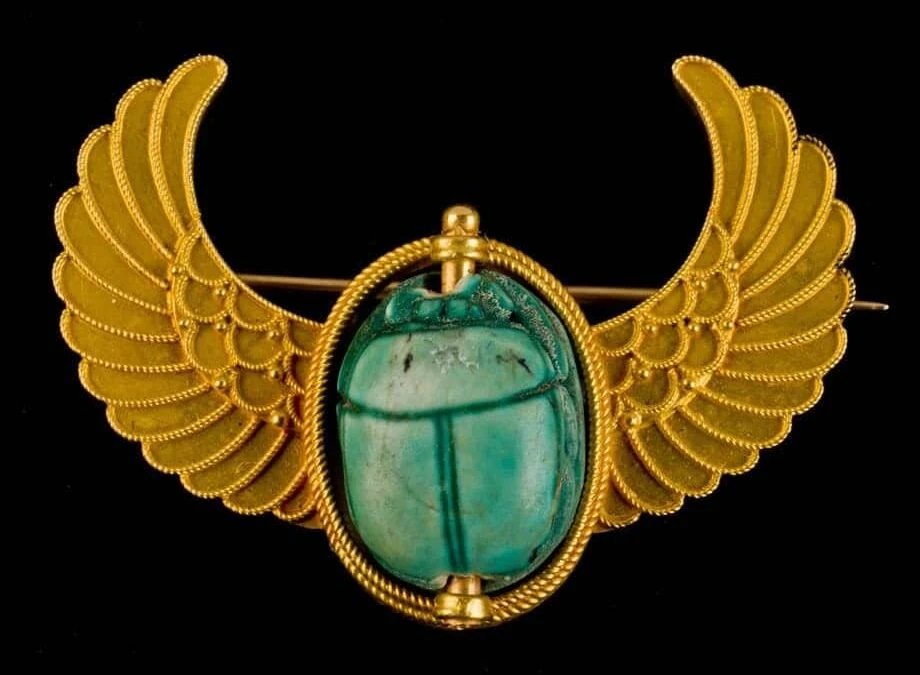 image about أهم القطع الأثريه المعروضه في المتحف المصري الكبير