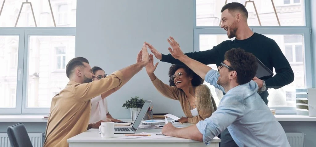 image about كيف تتفوّق الشركات الناشئة على عمالقة التكنولوجيا في جذب المواهب دون كسر الميزانية