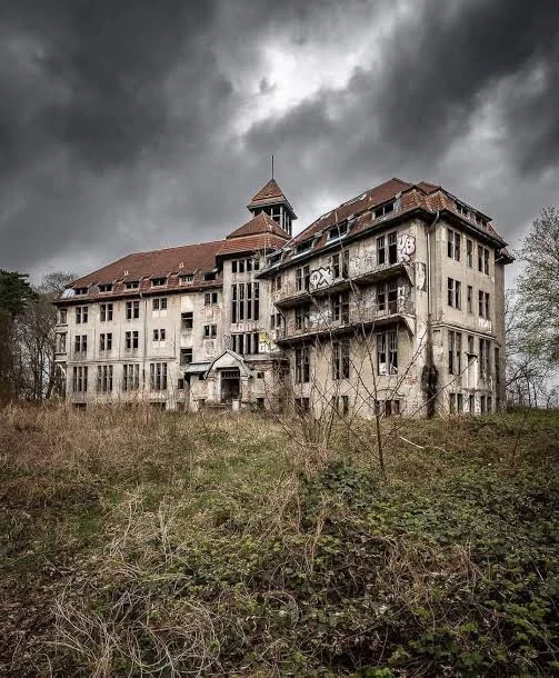 image about الغرفة رقم ١٣.. حيث لا ينعكس الوجه