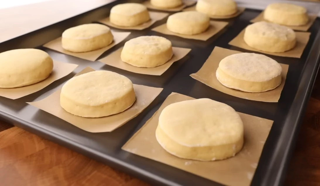 image about دليل شامل لعمل الدونتس المحشية مع أفضل أفكار الحشوات (كاسترد – شوكولاتة – لوتس)