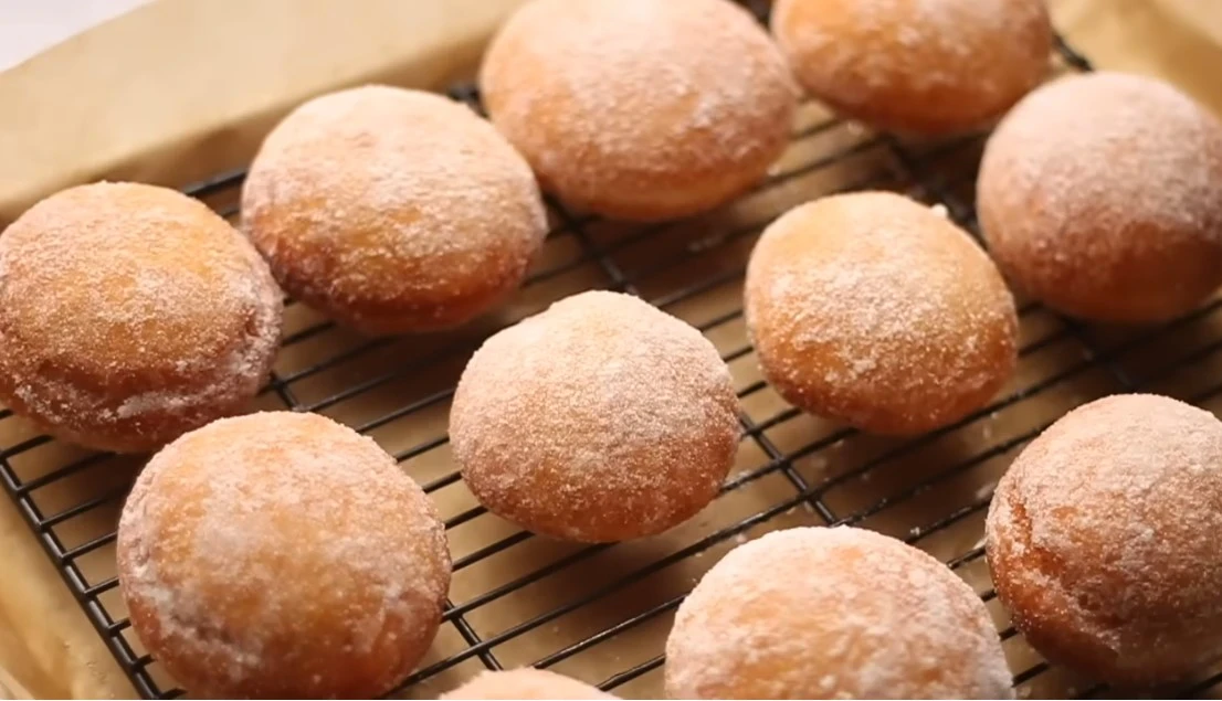 image about دليل شامل لعمل الدونتس المحشية مع أفضل أفكار الحشوات (كاسترد – شوكولاتة – لوتس)