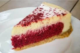 image about 🥞 بان كيك رد فلفت: طريقة عمل ألذ بان كيك بطعم الكيك الأحمر المخملي