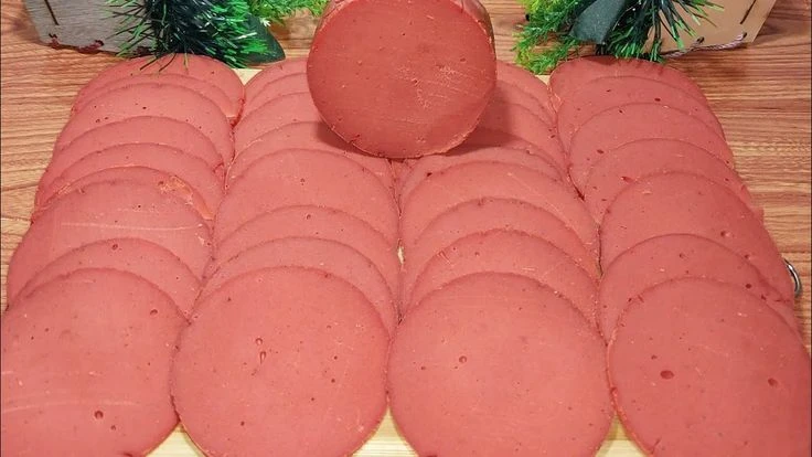 image about 🔪 طريقة عمل اللانشون في المنزل: وصفات متنوعة ونصائح لضمان طعم آمن ولذيذ