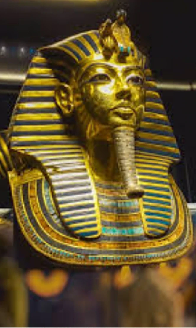 image about القناع الذهبي للفرعون الشاب: تحفة خالدة من روائع الحضارة المصرية القديمة