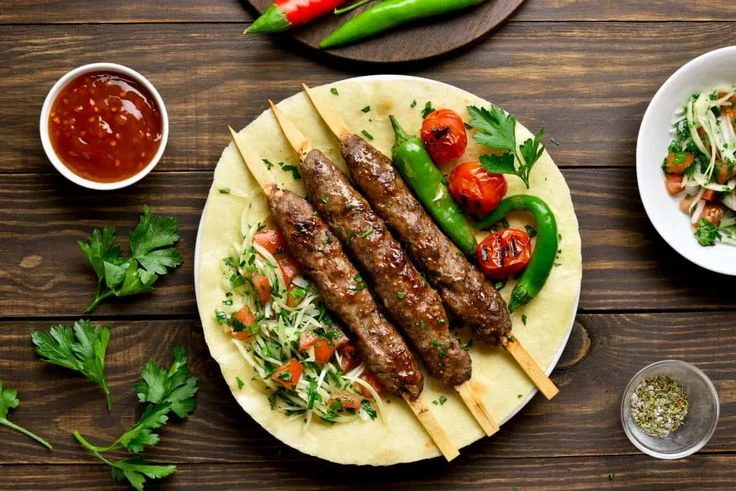 image about 🌟 طريقة عمل كفتة الفراخ واللحم في المنزل بوصفات سهلة وطعم المطاعم (دليل شامل 2025)