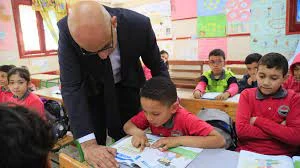 image about إذاعة مدرسية شاملة حول مكانة المعلم لعام 2025