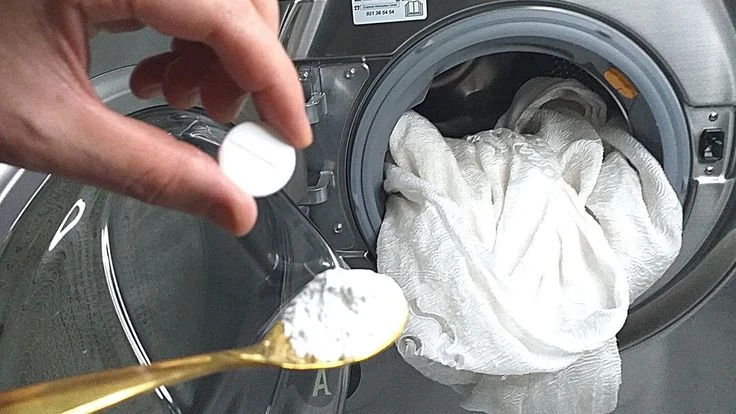 image about 🥼 إزالة جميع أنواع البقع من الملابس: دليلك الشامل للتنظيف الفعّال دون إتلاف الأقمشة