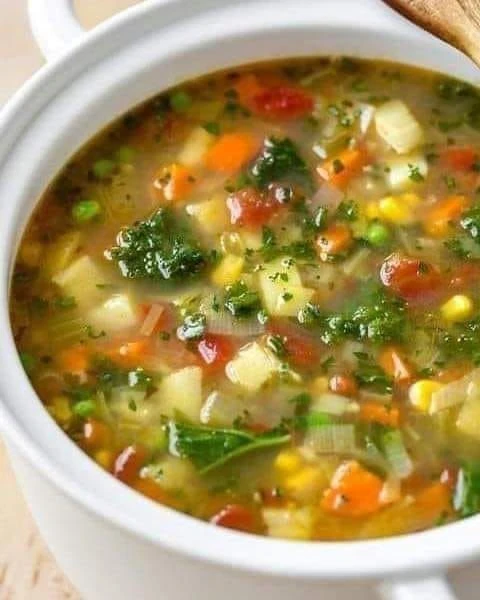 image about 🍲 طريقة عمل شوربة الخضار الصحية: فوائدها وطريقة تحضيرها بخطوات سهلة