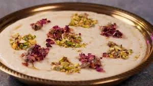 image about 🍚✨ طريقة عمل أرز بحليب بالمستكة وماء الزهر —كريمي و حلويات شرقية أصيلة