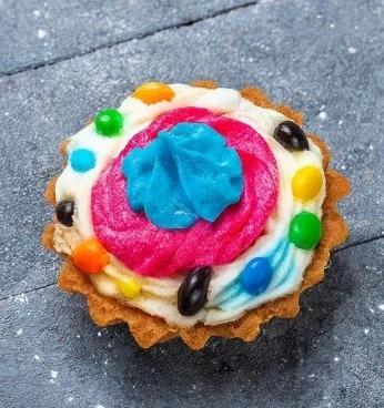 image about 🧁✨ طريقة عمل كريمة الزبدة الروسية — قوام ناعم وثبات مثالي لتزيين الكيك