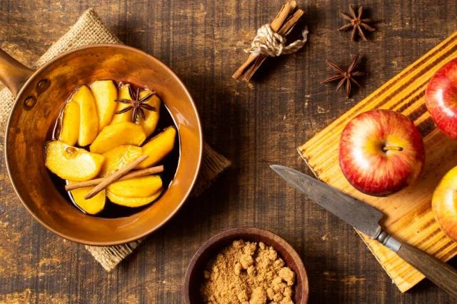 image about 🍎✨ طريقة عمل أصابع التفاح المقلية بالسكر والقرفة  تحلية سريعة بطعم دافئ لا يُقاوم