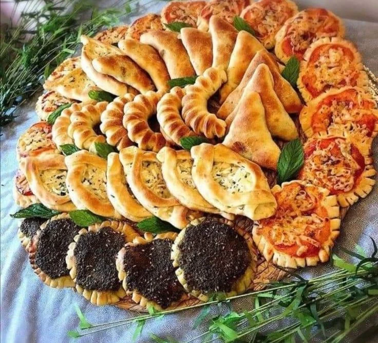 image about معجنات مالحة هشة بحشوة الجبن والزعتر