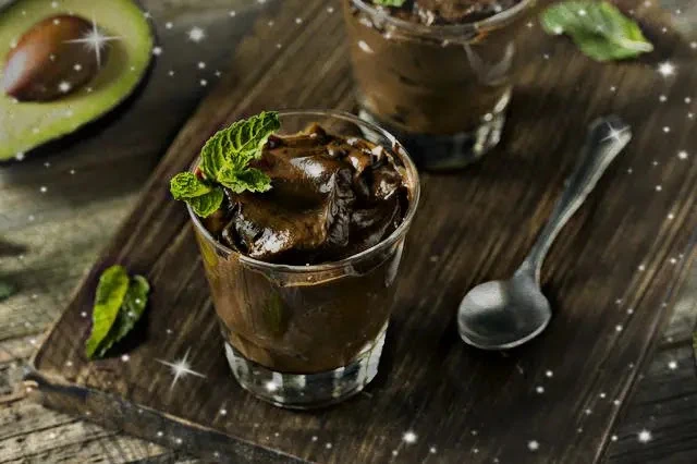 image about الوصفة - بودنغ الأفوكادو لذيذ ويحرق الدهون