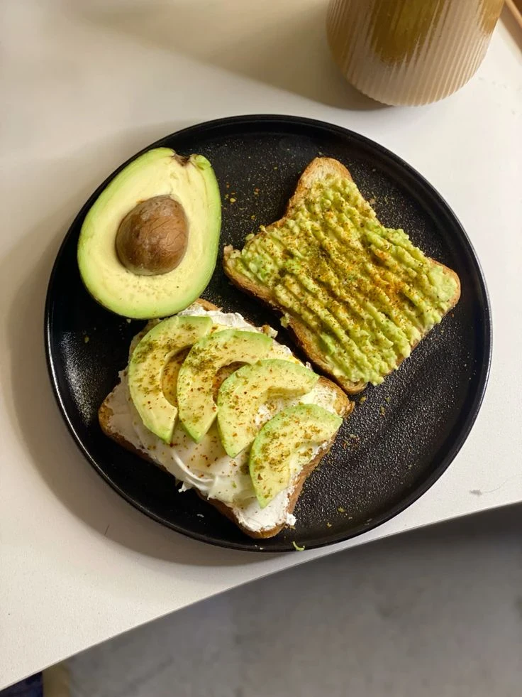 image about لماذا يُعتبر الأفوكادو كنزًا غذائيًا في عالم التغذية الصحية؟