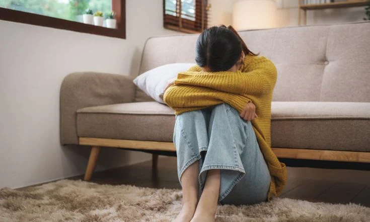 image about ✨ علامات إنك بتضغطي على نفسك أكتر من اللازم… وإزاي ترجعي توازنك النفسي؟