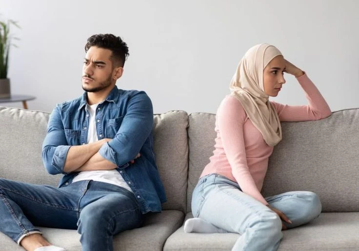 image about 🟦 أسباب الخلافات الزوجية الحديثة وحلولها الذكية لبناء علاقة مستقرة