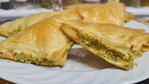 image about 🍽️ لقيمات سباناكوبيتا | وصفة يونانية سهلة وشهية 🧀🌿